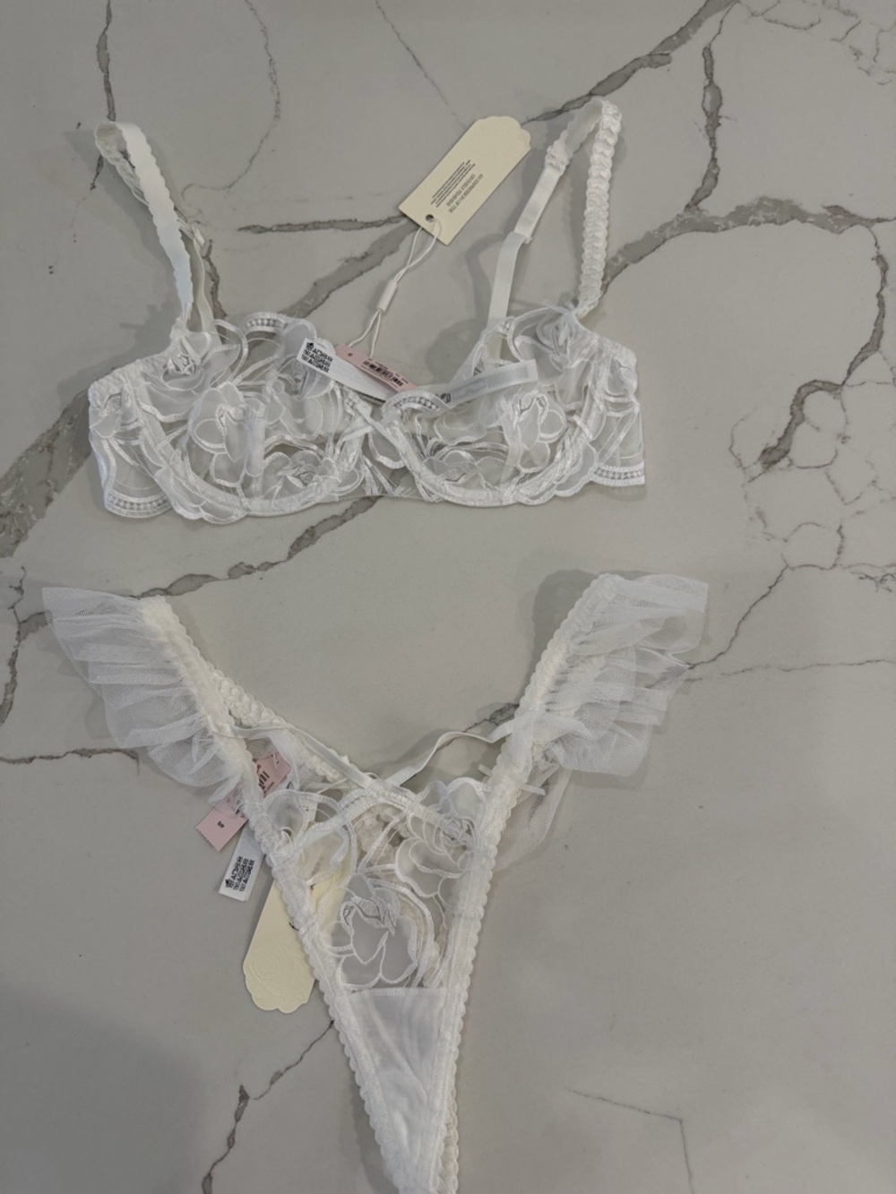 NWT For Love & Lemons Blushing Blooms bra and panty set size 32B/S - Picture 2 of 7